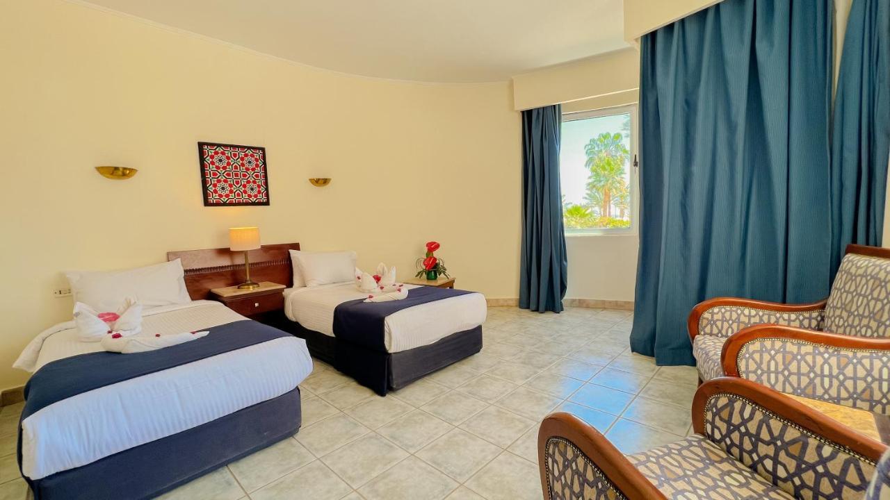 Reef Курортний комплекс 4*